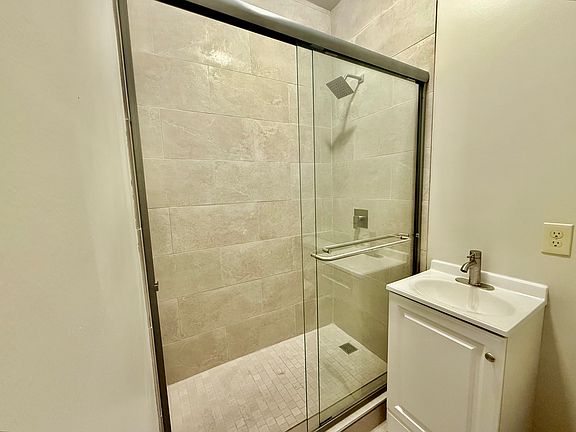 2nd image of 1305 Kern St #3