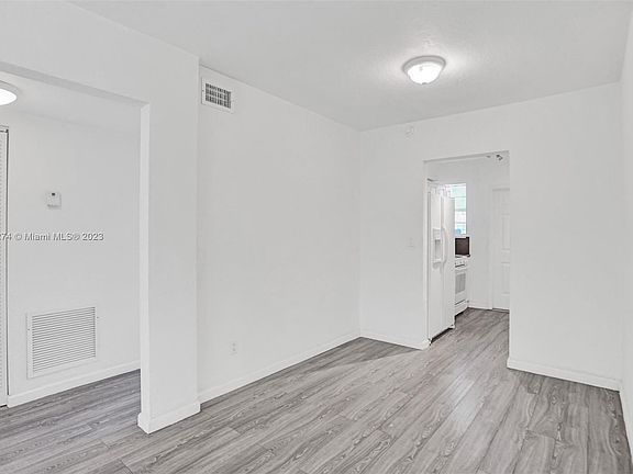 5th image of 350 S Shore Dr APT 3