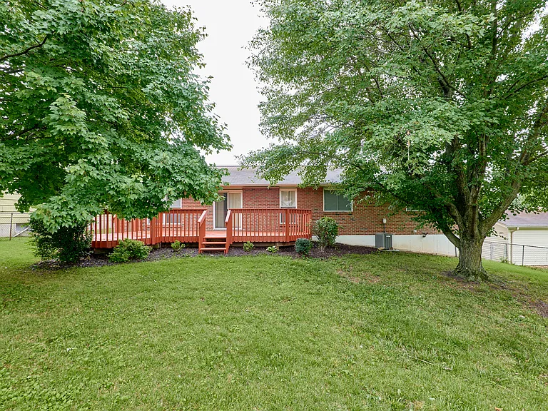 1815 Lakemont Ln — Photo 35