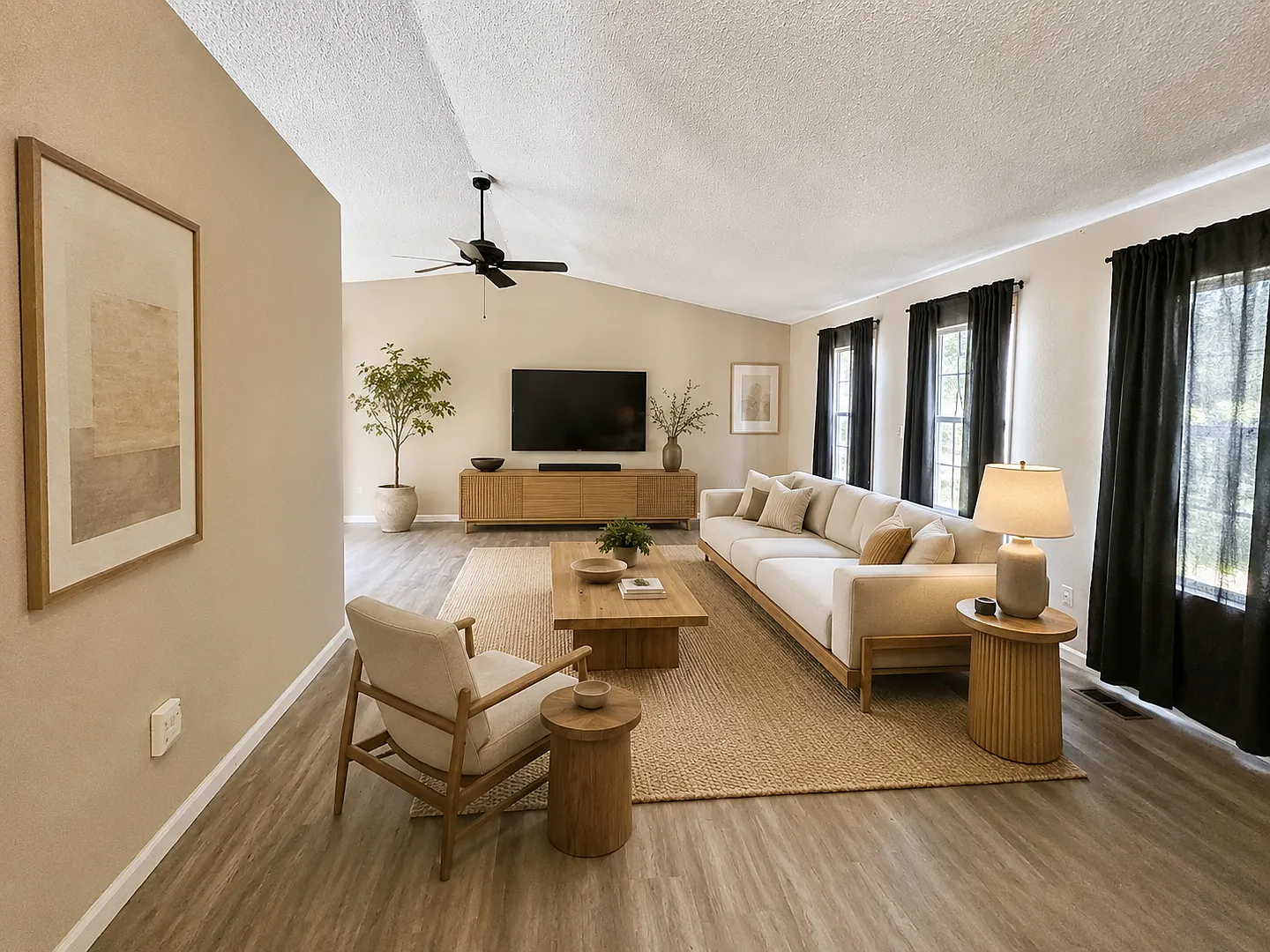 Lovely 4 bedroom home in Northeast Colorado Springs! — Photo 2