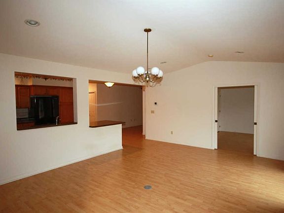 4th image of 97 Plains Dr