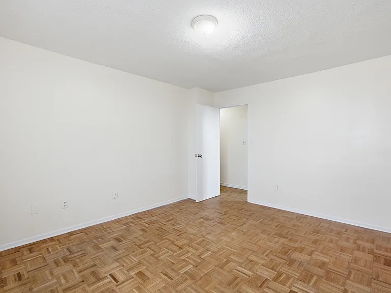 20 Edgecliff Golfway #1209 — Photo 9