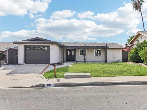 1899 Golden Circle Dr, Escondido, CA 92026