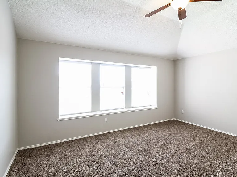 816 Parker Dr — Photo 6