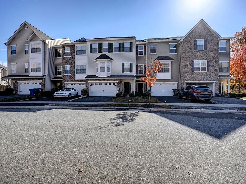 1st image of 536 Van Dyke Cir