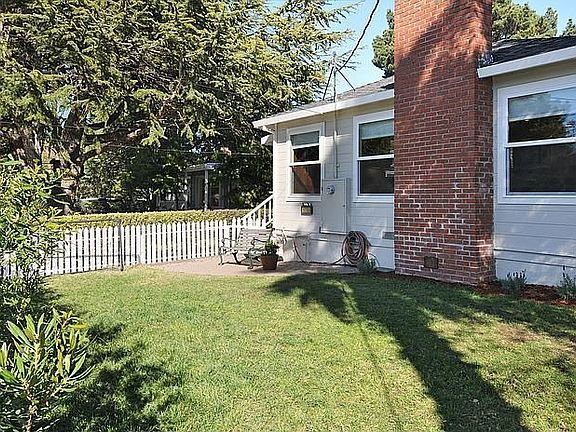 White Picket Fence Front Yard