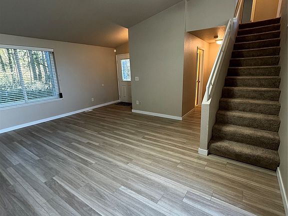 5th image of 595 Malibu Drive SE