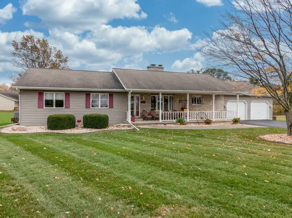 339 Outer Dr, Somonauk, IL 60552
