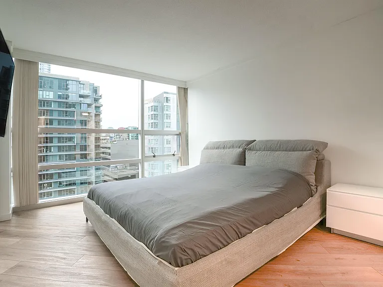 1050 Burrard St — Photo 9