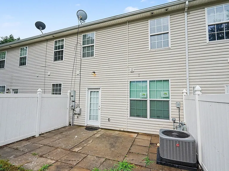7514 Abigail Glen Dr — Photo 23