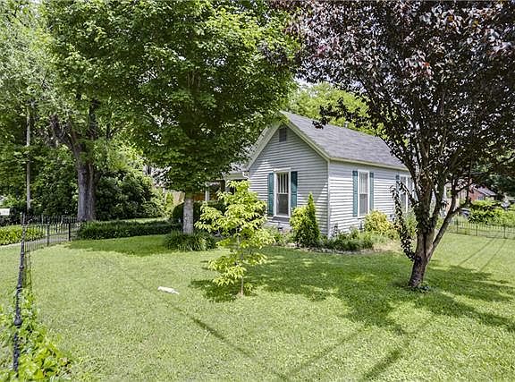 2nd image of 213 3rd Ave