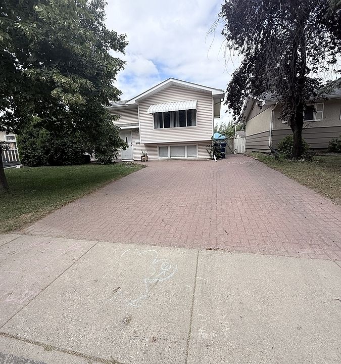 1st image of 242 Carleton Dr