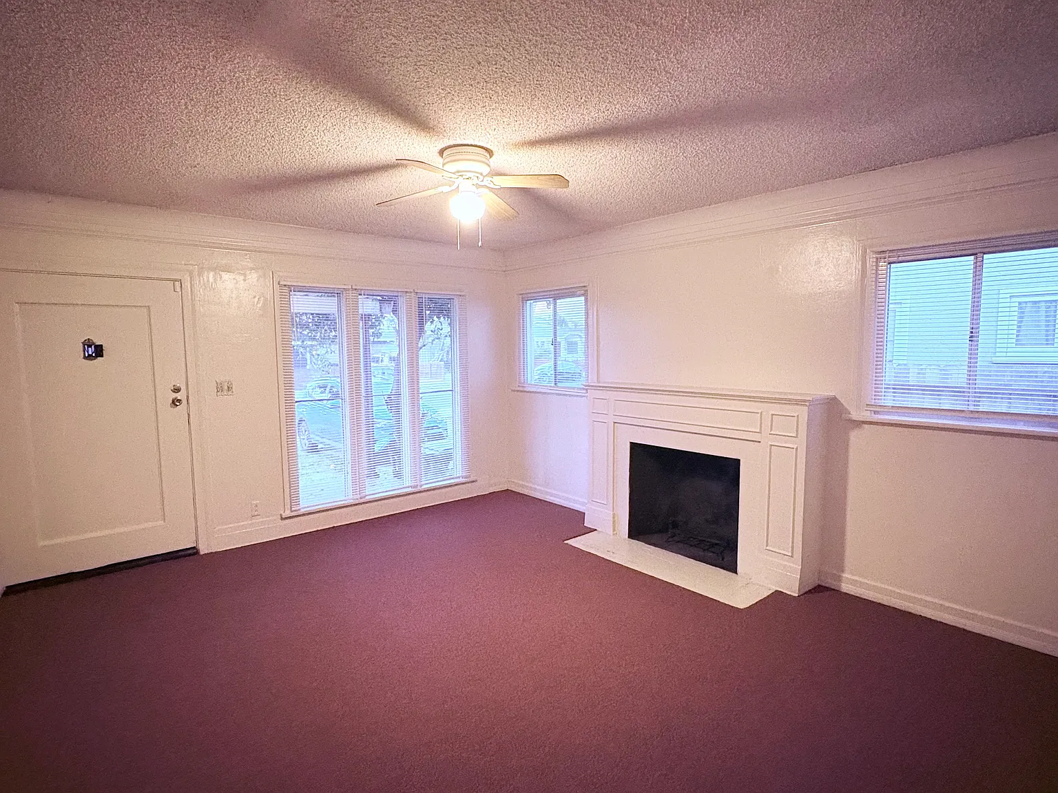 4 bed, 1700 sqft, $4,067 — Photo 4