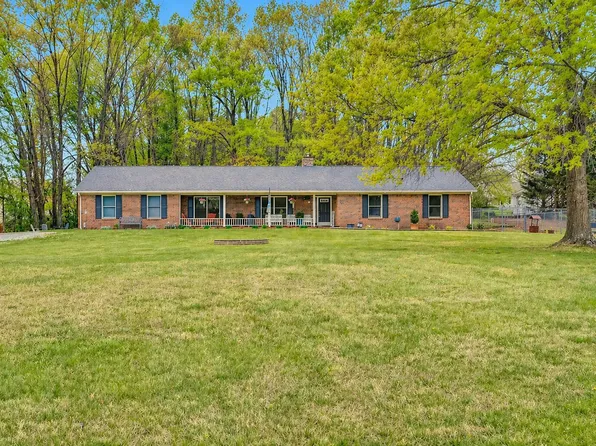 8102 Otterview Dr, Roanoke, VA 24019