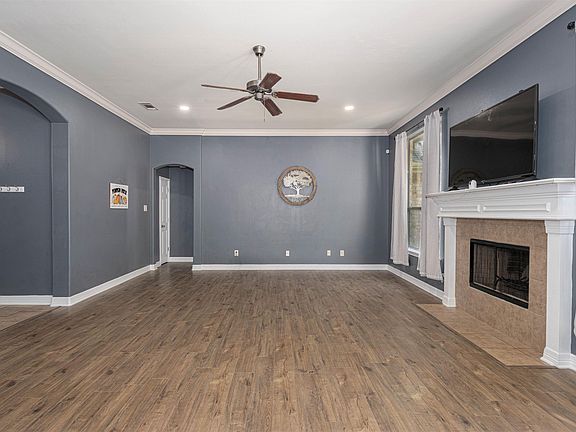 4th image of 245 Maggie Cir