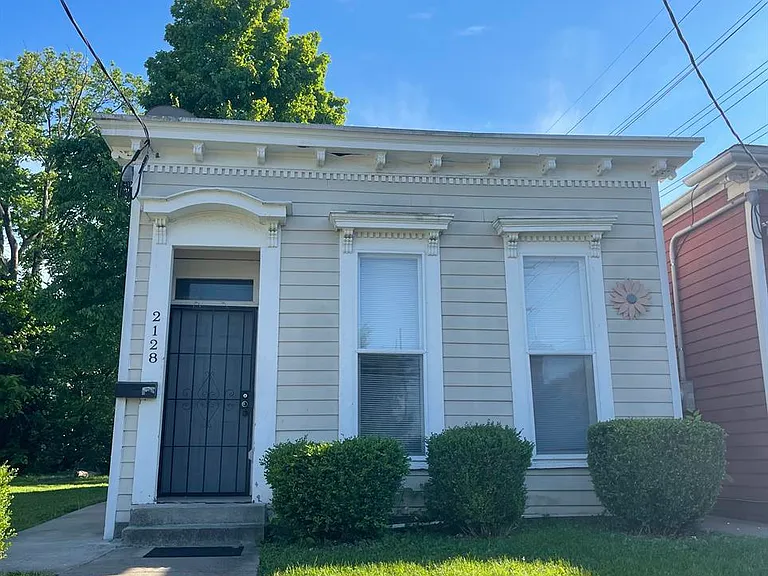 2128 W Madison St — Photo 1