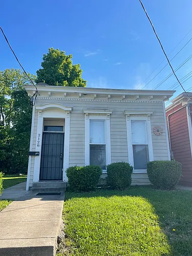 2128 W Madison St Photo 1