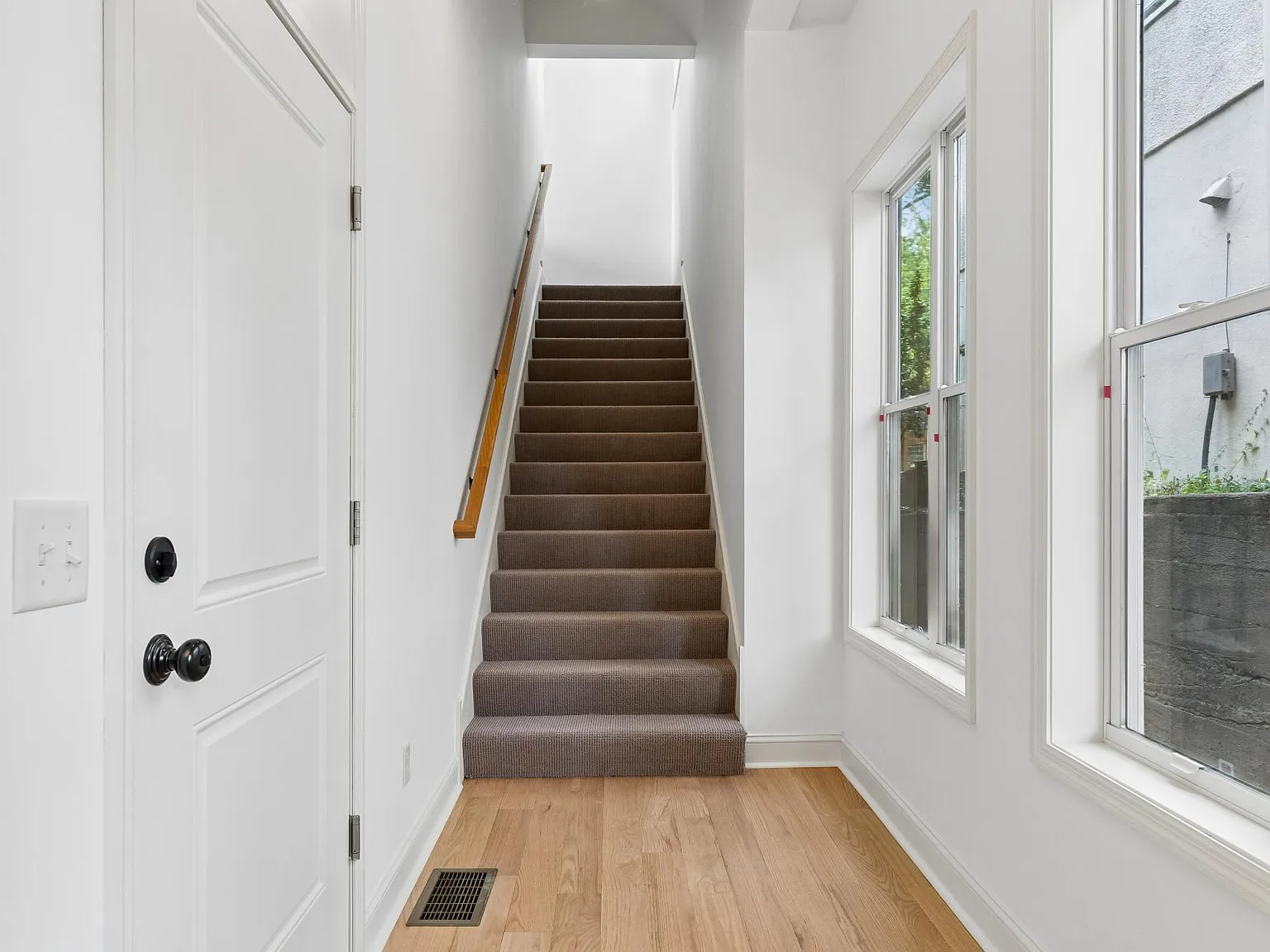 2 bed, 1658 sqft, $4,840 — Photo 3