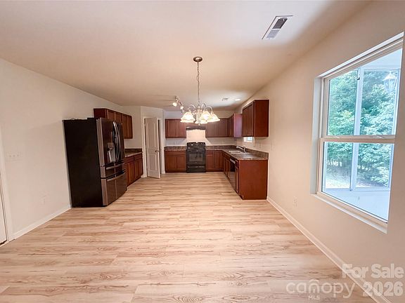 4th image of 1708 Millwood Rd