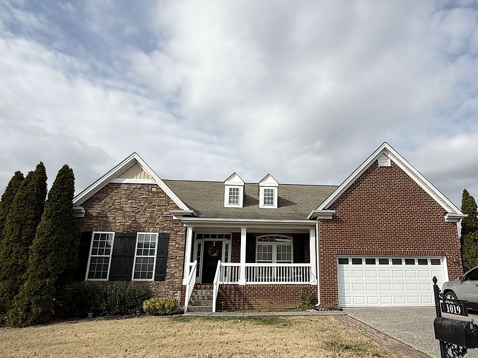 1st image of 1019 Queens Pl