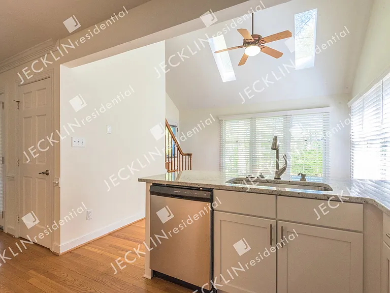 12515 Cutler Ridge Dr — Photo 7