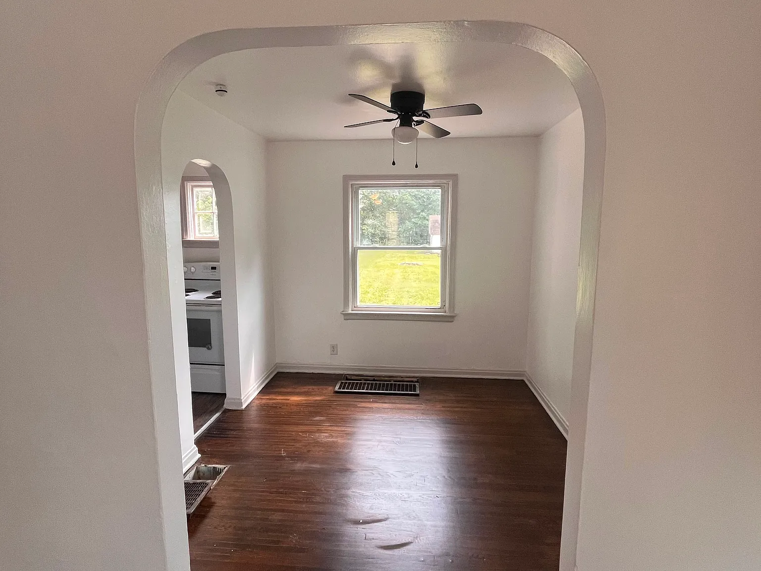 2 bed, 860 sqft, $1,050 — Photo 4