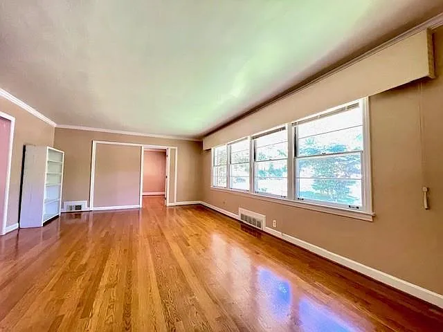 5 bed, 3.0 bath, 4261 sqft, $3,495 — Photo 2