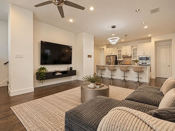 4th image of 3017 Zenia Dr