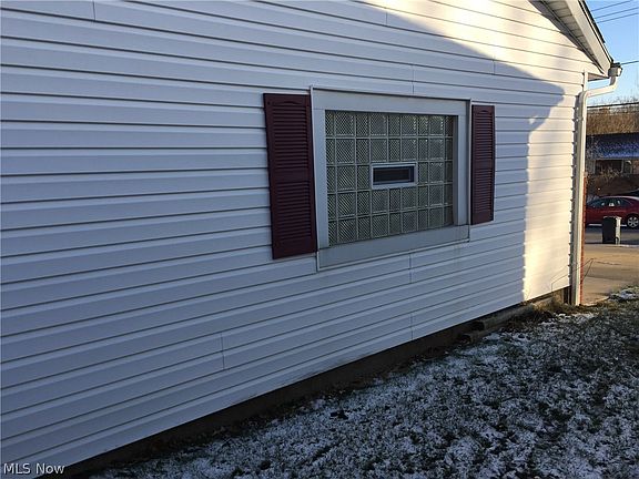 4th image of 2479 Benton Ave