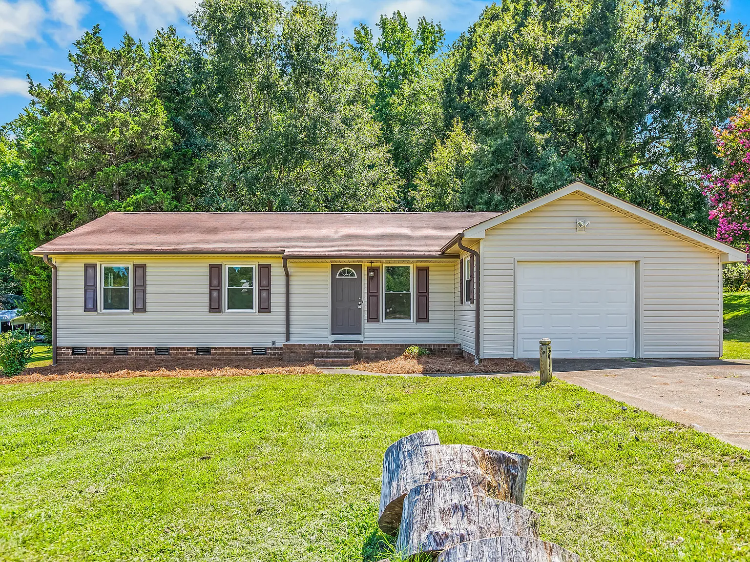 3 bed, 1157 sqft, $1,695 — Photo 3