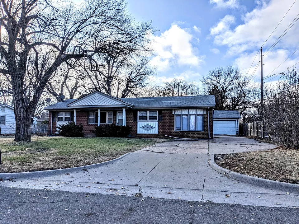 1367 N Morgantown Ave