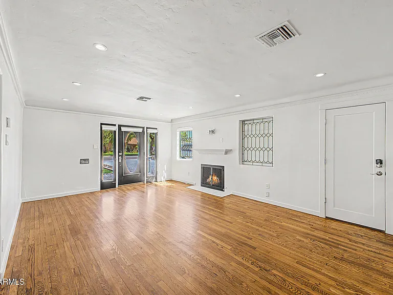 521 W Mariposa St #MAIN — Photo 4