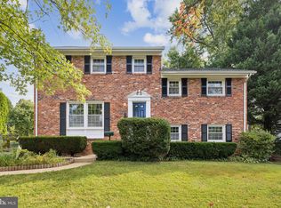 9905 Fernwood Rd, Bethesda, MD 20817