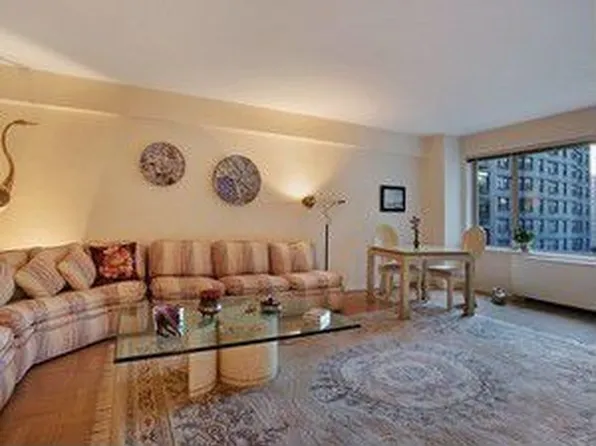 200 E 57th St APT 9G, Manhattan, NY 10022