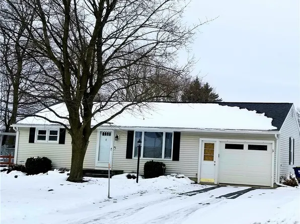 124 Charles Dr, Camillus, NY 13031