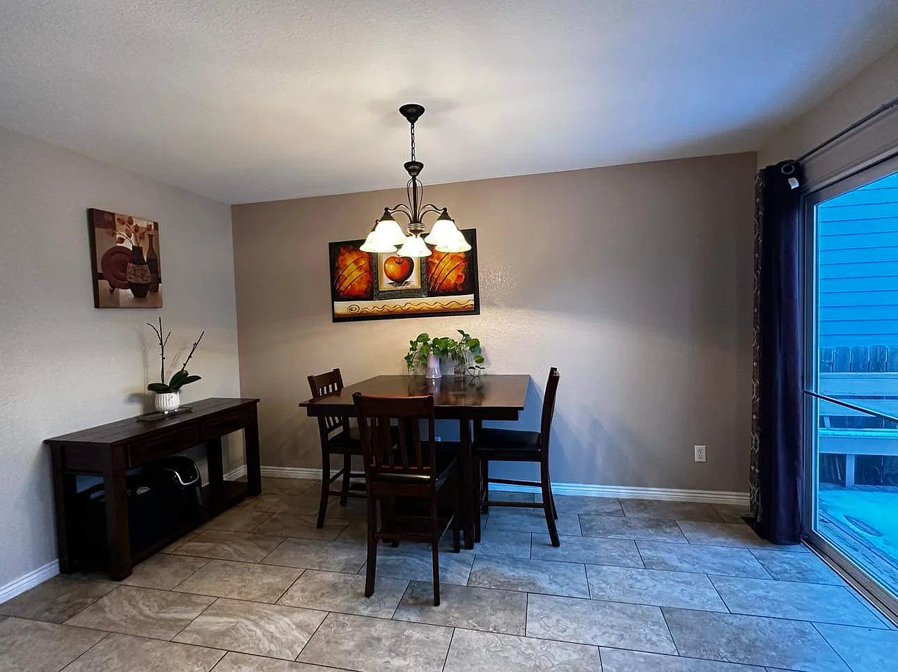 4 bed, 2.5 bath, 2007 sqft, $3,000 — Photo 2