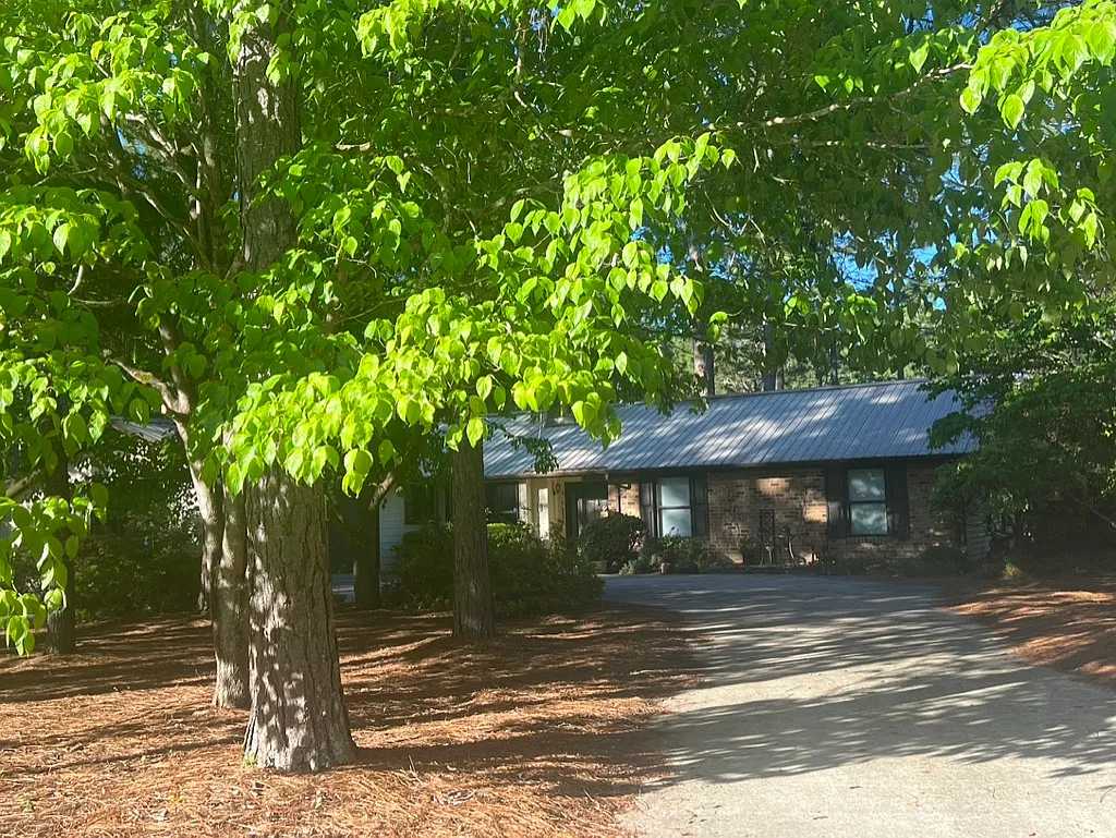 4 bed, 2466 sqft, $2,600 — Photo 3