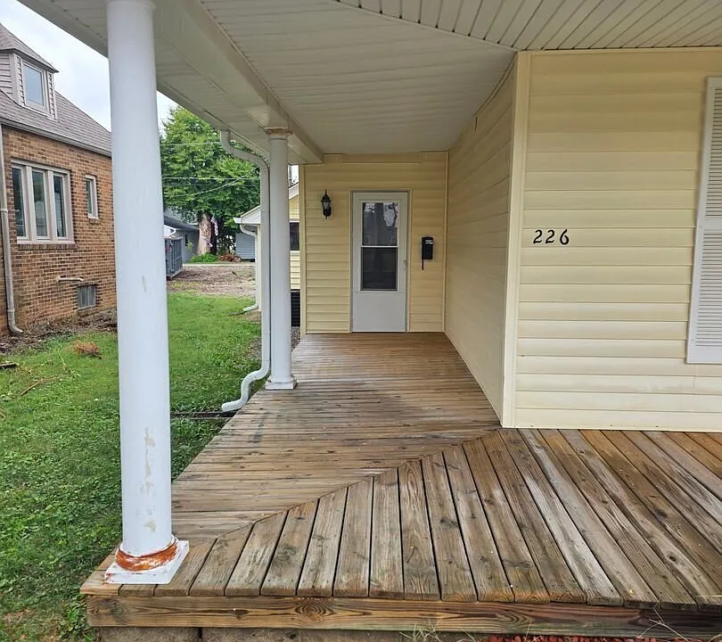 226 W Pearl St