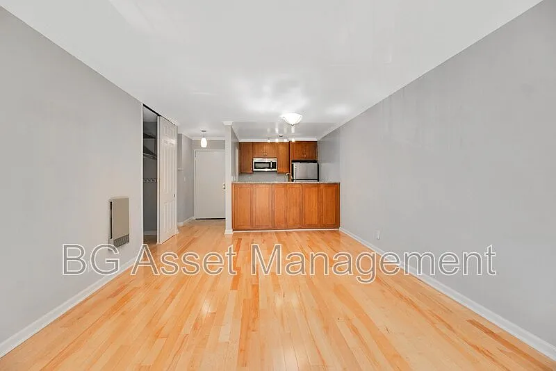 1 bed, 1.0 bath, 646 sqft, $1,900 — Photo 3