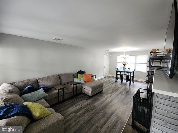 2nd image of 802 Devon Rd