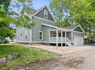 1085 26th St, Des Moines, IA 50311