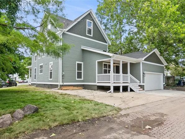 1085 26th St, Des Moines, IA 50311
