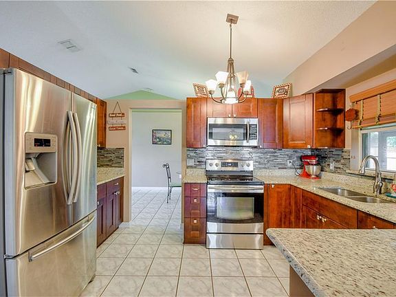 5th image of 536 Oak Branch Cir