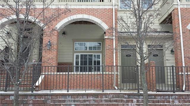 Front entrance to 204 Amys Walk