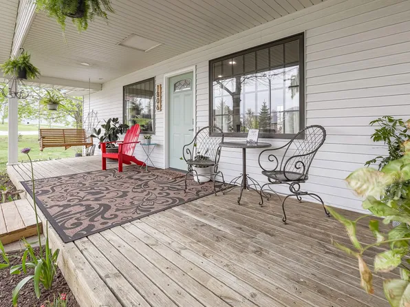 1806 Neil Dr, Pella, IA 50219