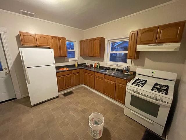 1st image of 33 Seneca St