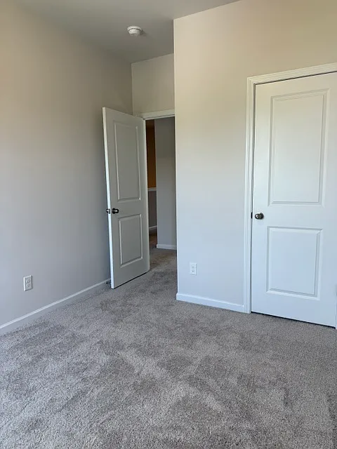 3 bed, 2.5 bath, 1443 sqft, $2,400 — Photo 2