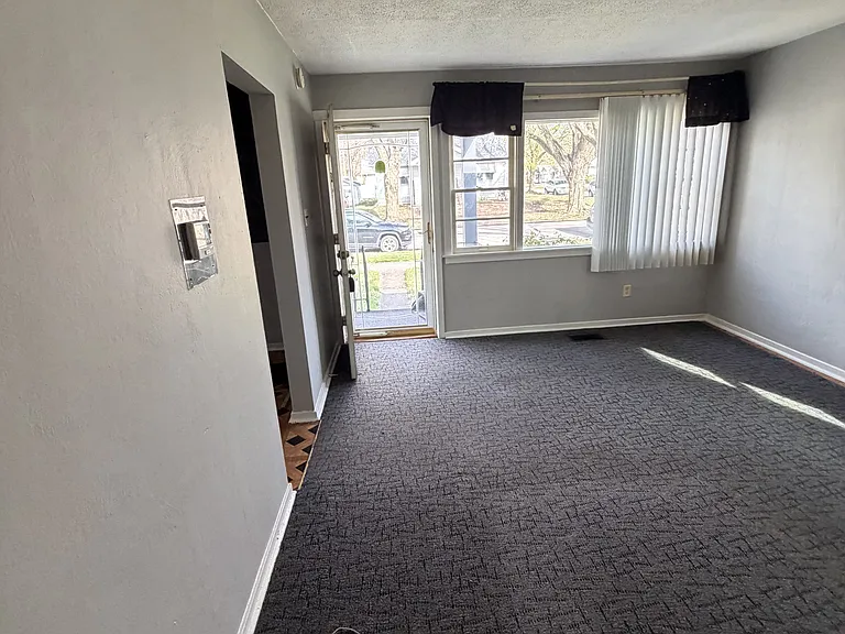 1429 N Walnut Grove Ave — Photo 4