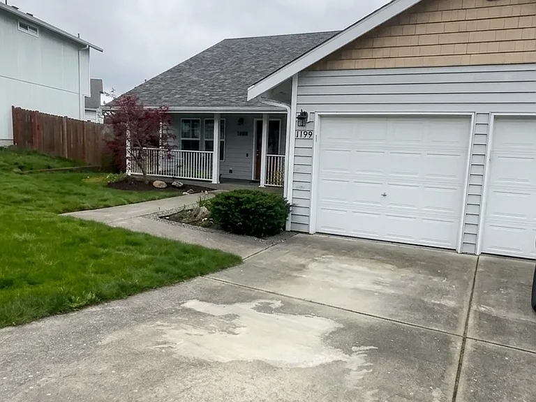 1199 NW Redwing Dr — Photo 2