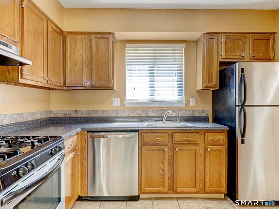 4th image of 132 Sutton Place #132